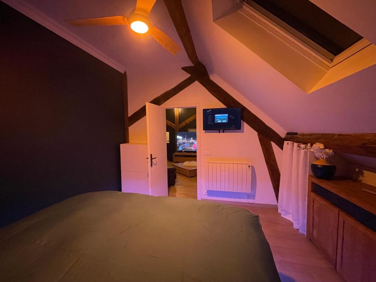 Loft Sous Combles Aubergenville Exterior foto